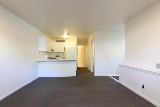 Building Photo - 826 S Bell Ave