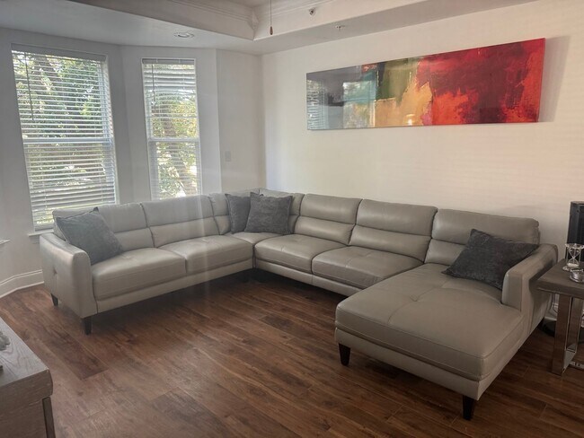 Building Photo - Furnished Two Bedroom Condo in the Center of Destin