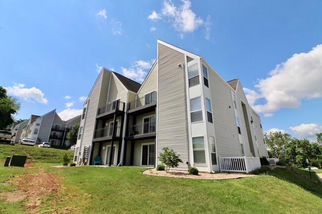 Building Photo - 1366 Hunters Rd