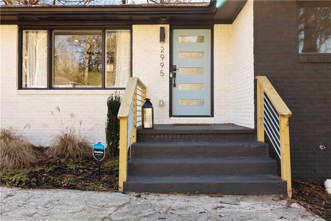 Building Photo - 2995 Pasadena Dr