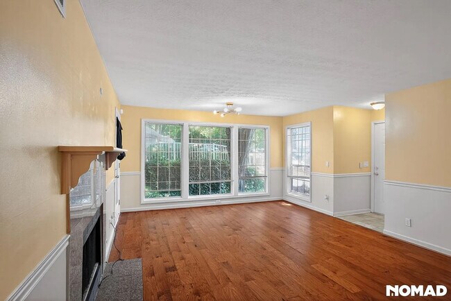 Building Photo - Room in Condo on Gettysburg Pl