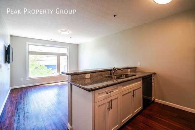 Building Photo - 250 Chittenden Ave