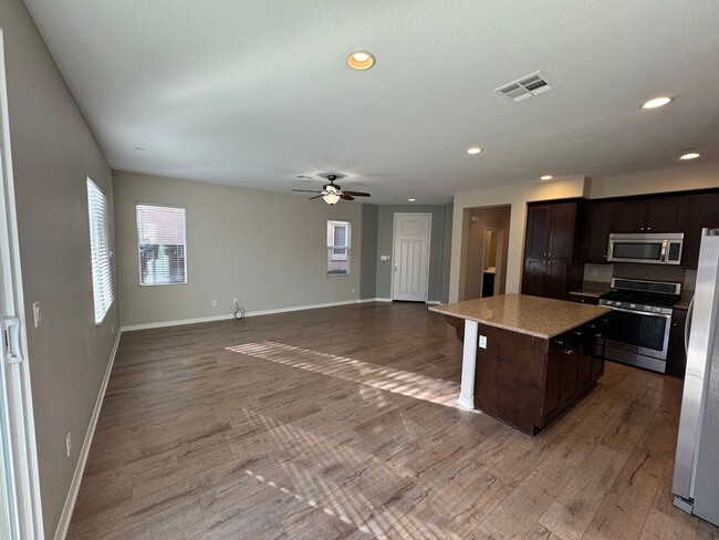 Building Photo - Beautiful Open Floor Plan Two Story Townho...