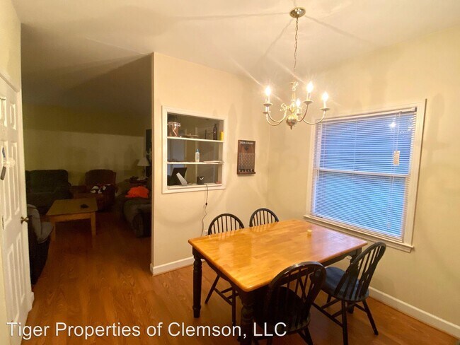 Building Photo - 2 br, 2 bath Room For Rent - 245 Willow Ct