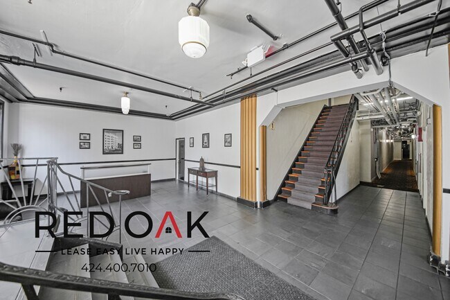 Building Photo - 854 S Oxford Ave