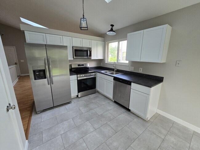 Building Photo - 2513 Beaujolais Dr