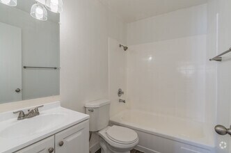 B1 - 2BR, 1BA - 750SF - Bathroom - Mariposa Flats