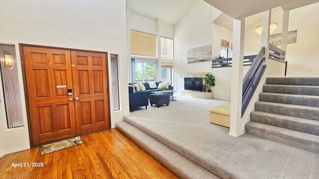 Foto del edificio - Beautiful Remodeled 4 Bedroom and 2.5 Bathroom Single Family House - Bellevue