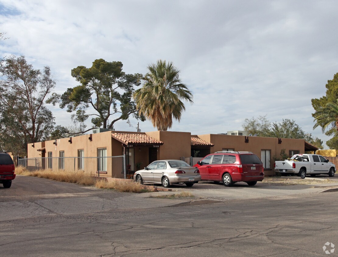 Primary Photo - 2137-2145 N Bell Ave