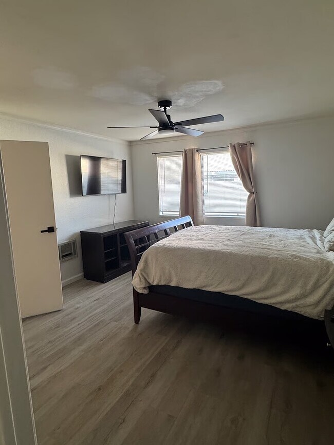 Foto del edificio - 12616 Lakeshore Dr