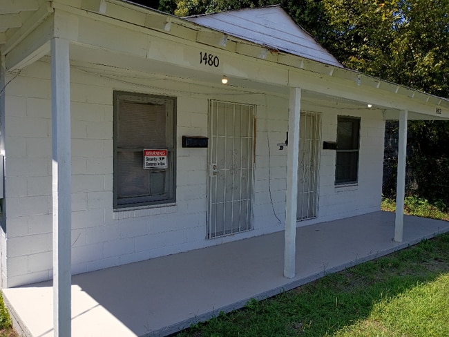Building Photo - 1480 4th Ave