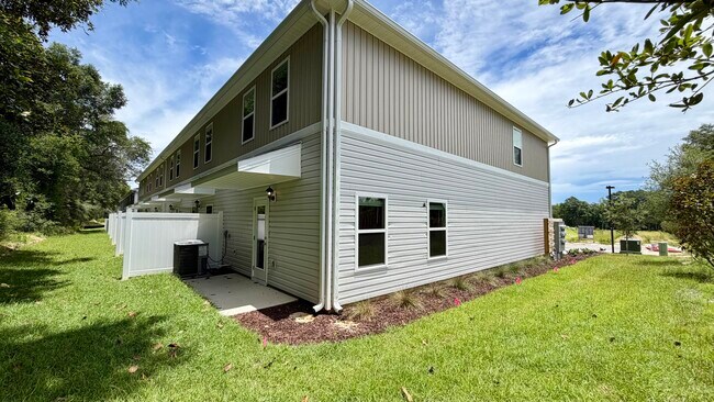 Building Photo - 13 S Main Deck Dr