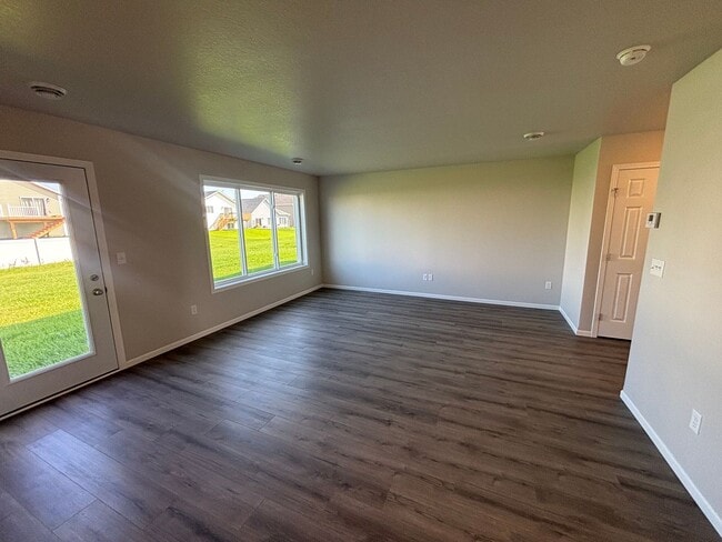 Foto del edificio - Contemporary 3 Bed, 2.5 Bath Home | Functi...