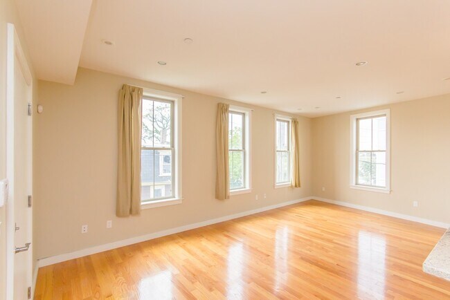 Building Photo - 65 Willow Ct