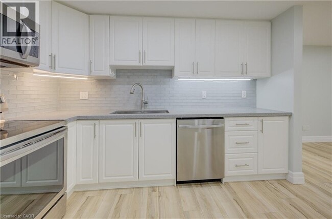 Building Photo - 565 Greenfield Ave