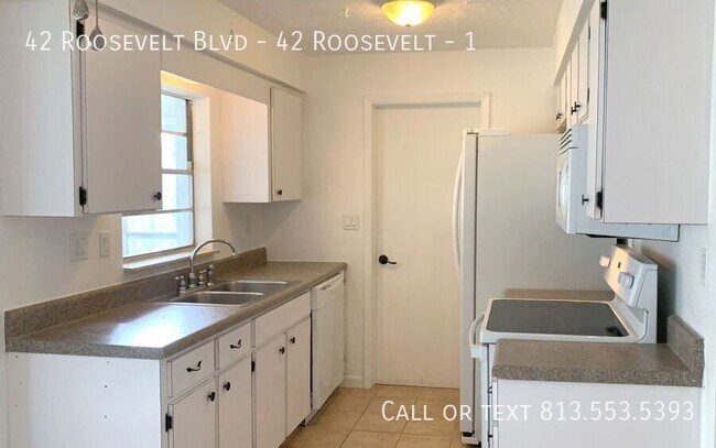 Foto del edificio - 42 Roosevelt Blvd