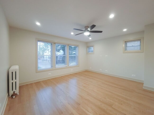 Building Photo - 1919 W Winona St