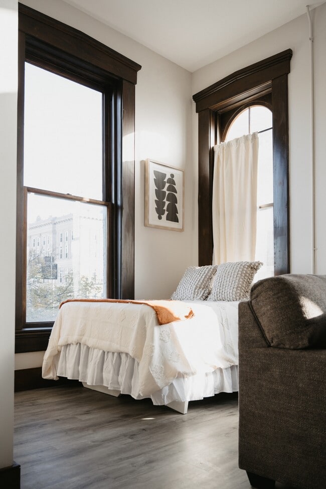 Foto del edificio - 16 S Jackson St