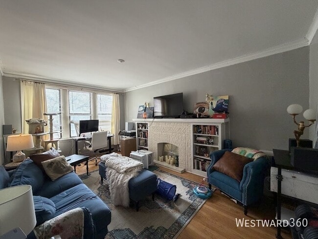 Building Photo - 6051 N Hermitage-1