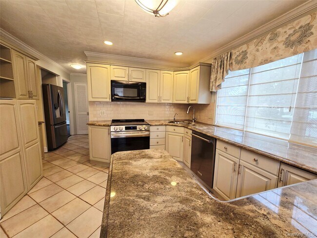 Building Photo - 104 Choir Ln