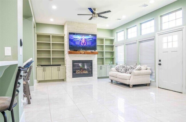 Building Photo - 9233 Kentshire Dr