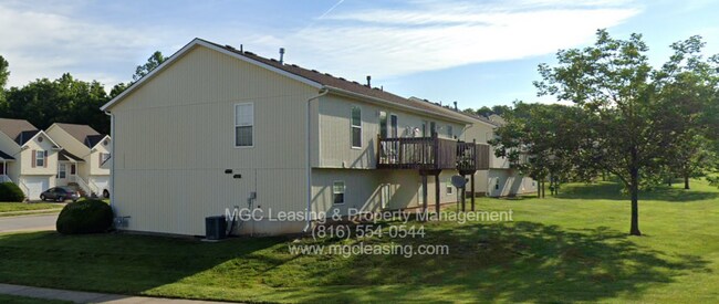 Foto del edificio - 5817-5819 NE 42nd St