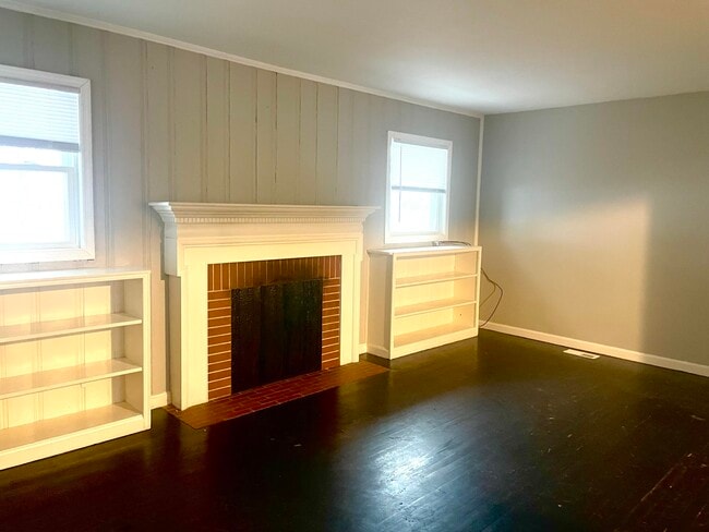 Building Photo - 1775 Harrodsburg Rd