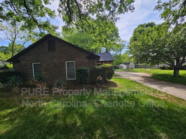 Foto del edificio - 5841 Falstaff Dr