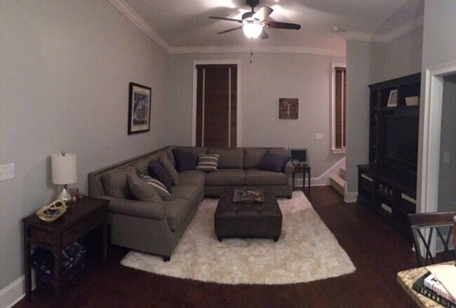 Living Room - 450 Railroad Ave