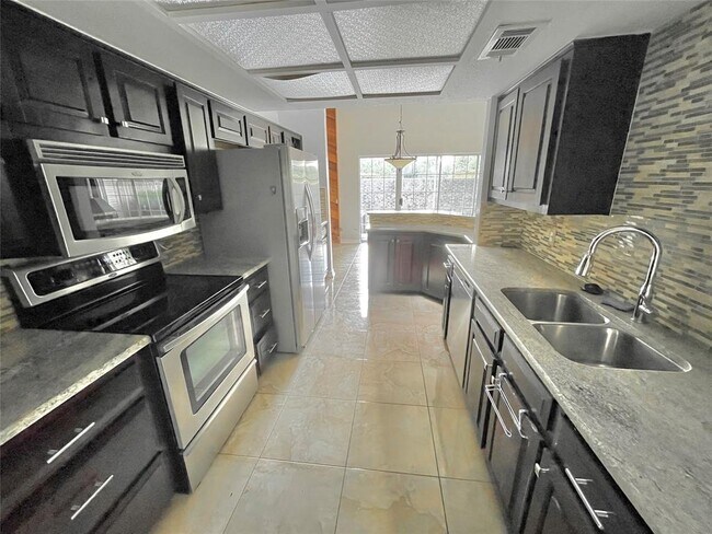 Building Photo - 7450 Holly Hill Dr