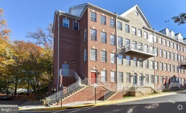 Building Photo - 2663 Manhattan Pl