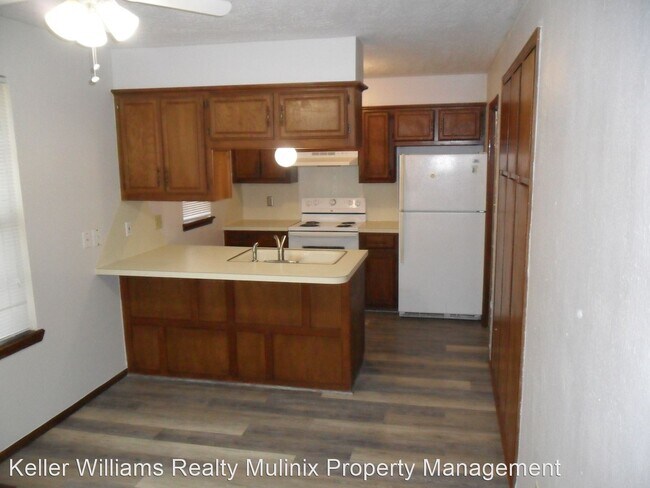 Building Photo - 3 br, 2 bath House - 1807 Oakhollow Drive