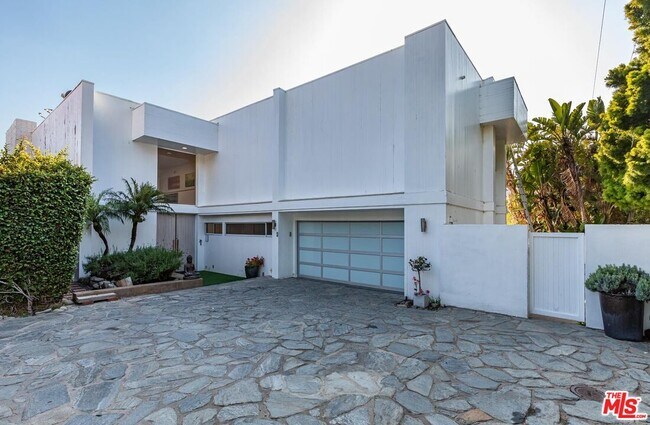 Foto del edificio - 41700 Pacific Coast Hwy