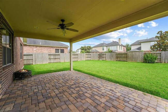 Foto del edificio - 4022 Regal Stone Ln