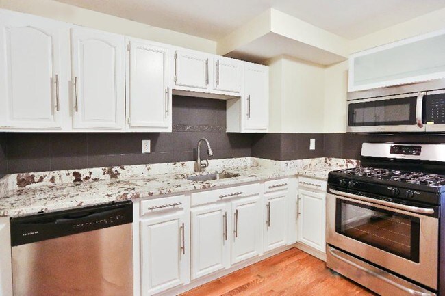 Building Photo - 141 Cottage St