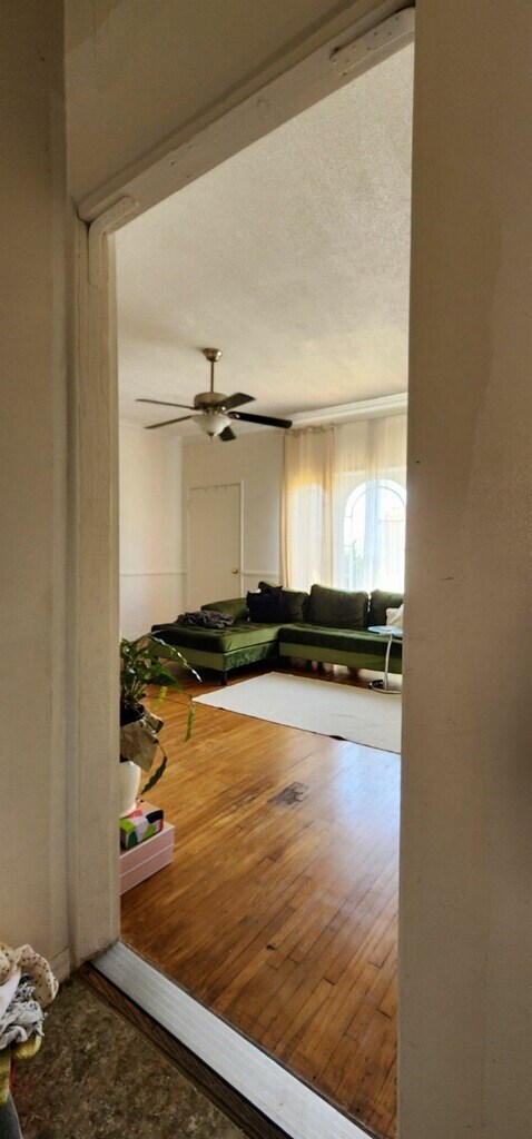 Foto del edificio - 3843 W 27th St