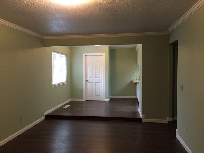 Building Photo - 1069 Ely Blvd S