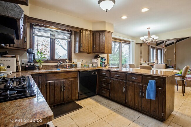 Foto del edificio - 44 Kingston Dr