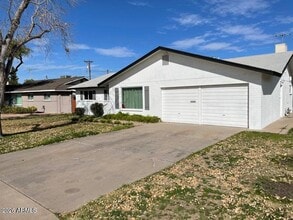 Building Photo - 414 E Malibu Dr