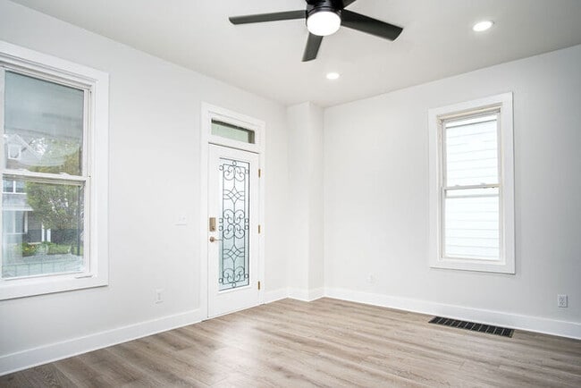 Building Photo - 633 E Whittier St