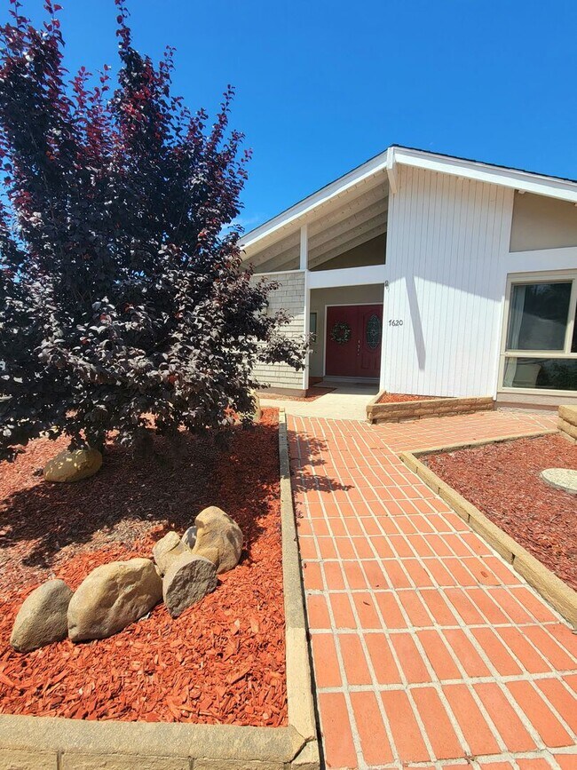 Foto del edificio - Darling, Move-In Ready Home in Highly Sought After Neighborhood w/ a Great View!!
