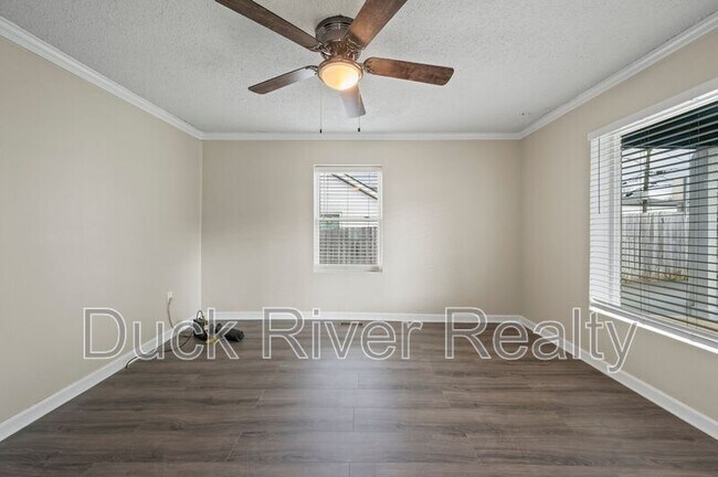 Foto del edificio - 317 E 17th St