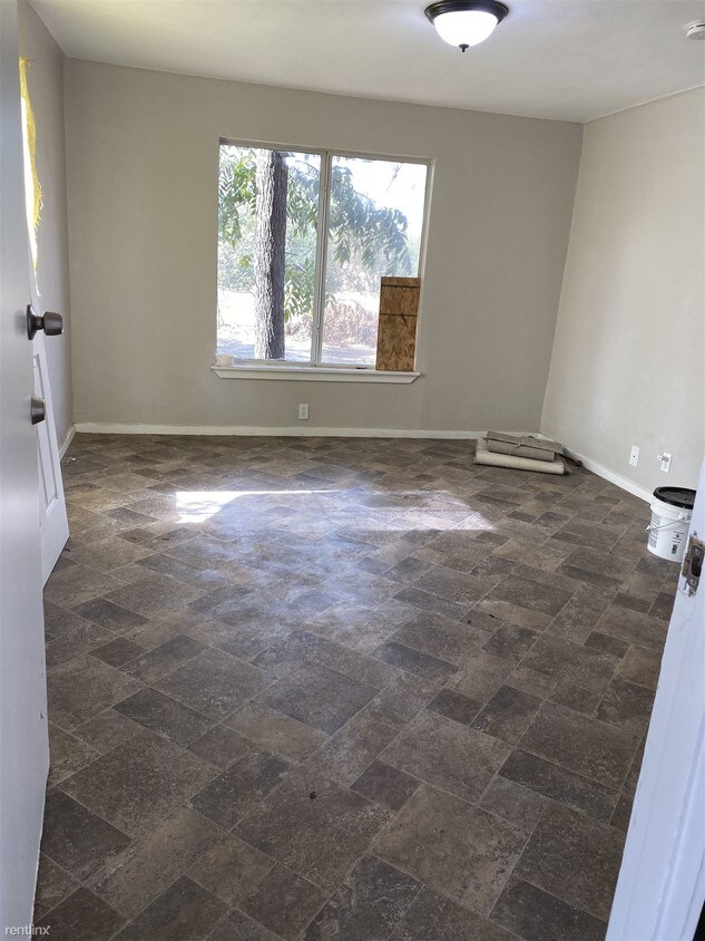 Building Photo - 2947 E Grant Ave