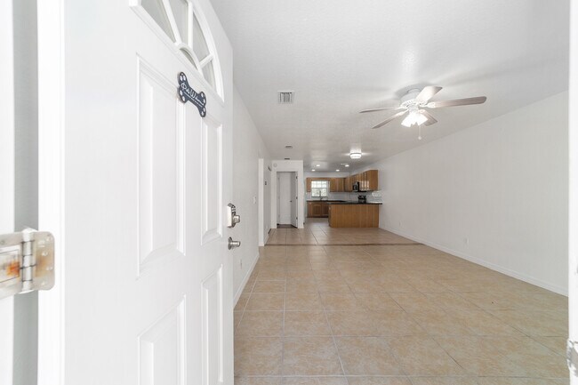 Foto del edificio - 3630 NE 8th Pl