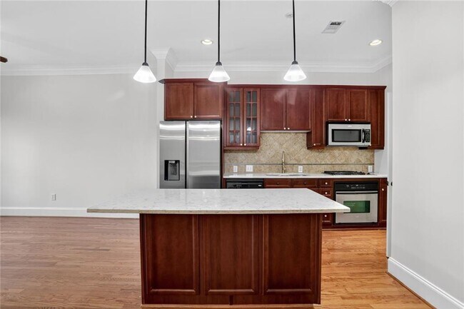 Building Photo - 11 Perimeter Center E