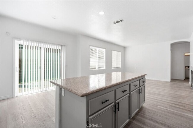 Foto del edificio - 5753 Doverton Way