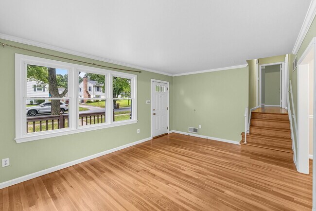 Building Photo - Convenient, Spacious and Affordable 4BR ho...