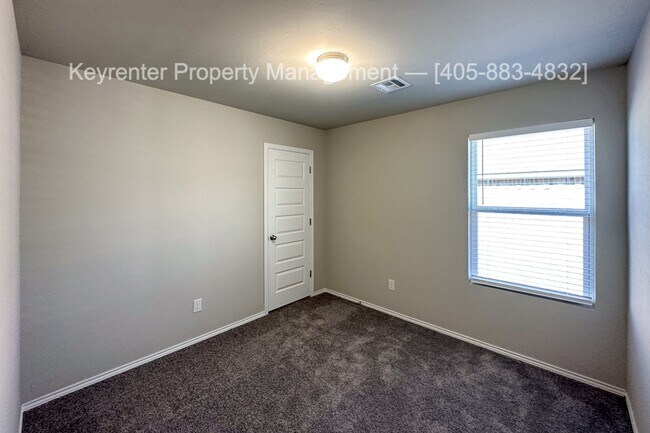 Foto del edificio - Gorgeous 4 Bed 2 Bath Home in Heart Of Yukon!