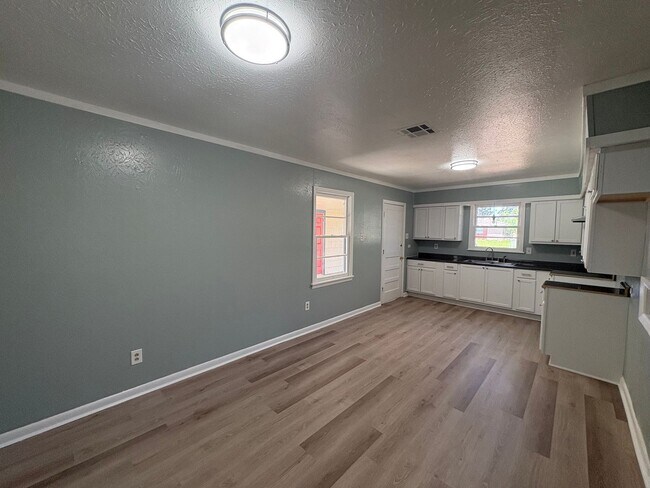 Foto del edificio - 918 Huntington Ln
