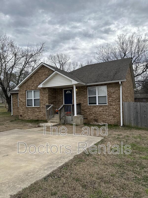 Building Photo - 601 West Cottage